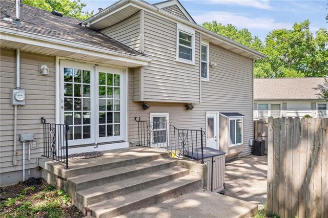 211 W 110TH Street, Kansas City, MO 64114