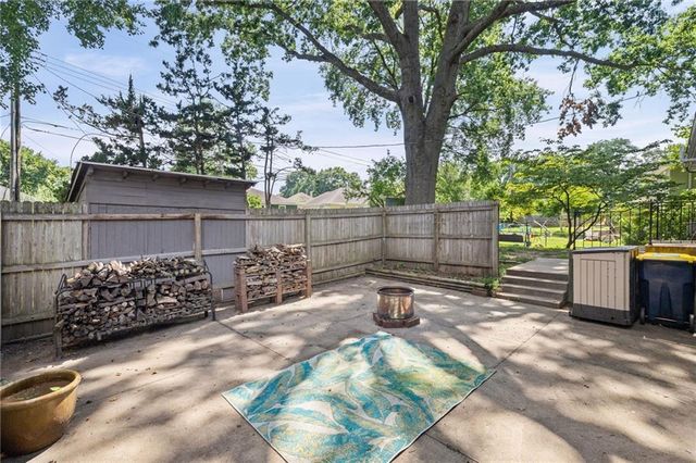 211 W 110TH Street, Kansas City, MO 64114