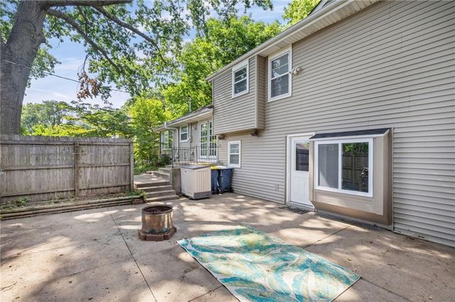211 W 110TH Street, Kansas City, MO 64114