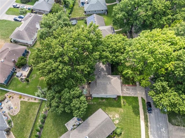 211 W 110TH Street, Kansas City, MO 64114