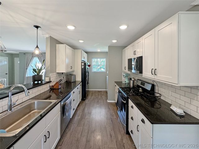 13406 S 125th Place E, Broken Arrow, OK 74011