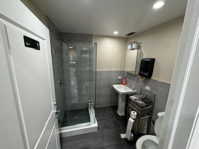 4150 N Kedzie Avenue, Chicago, IL 60618