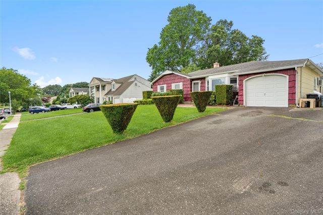 86 Cirrus Road, Holbrook, NY 11741
