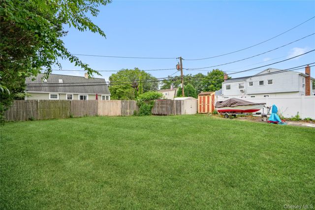 86 Cirrus Road, Holbrook, NY 11741