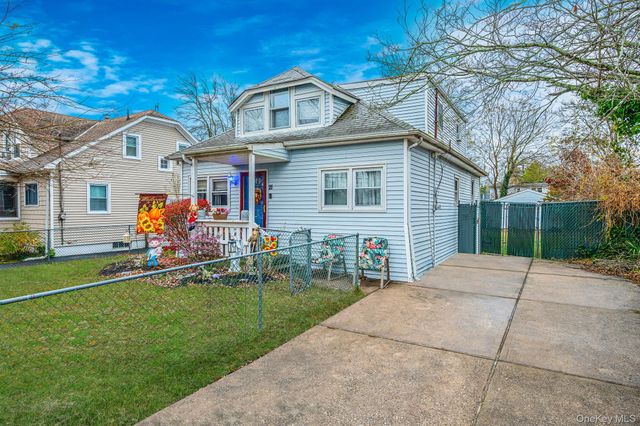 21 S Summit Avenue, Patchogue, NY 11772