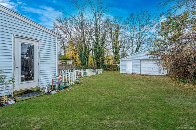 21 S Summit Avenue, Patchogue, NY 11772