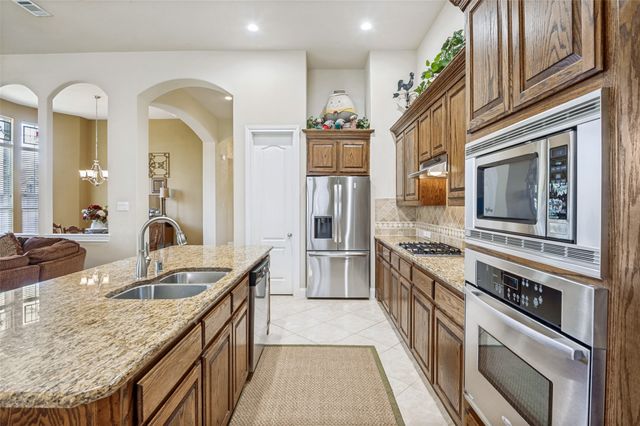 2537 Louis Lane, Lewisville, TX 75056