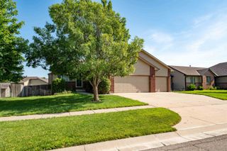 876 E Winding Lane St, Derby, KS 67037