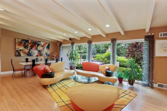 1122 S Estate Lane, Lake Forest, IL 60045