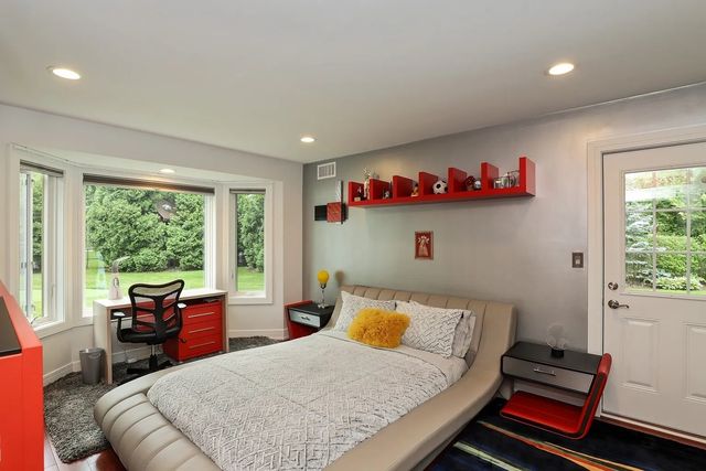 1122 S Estate Lane, Lake Forest, IL 60045