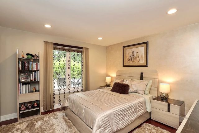 1122 S Estate Lane, Lake Forest, IL 60045