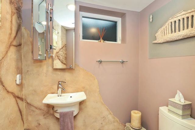 1122 S Estate Lane, Lake Forest, IL 60045