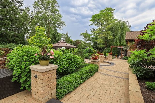 1122 S Estate Lane, Lake Forest, IL 60045