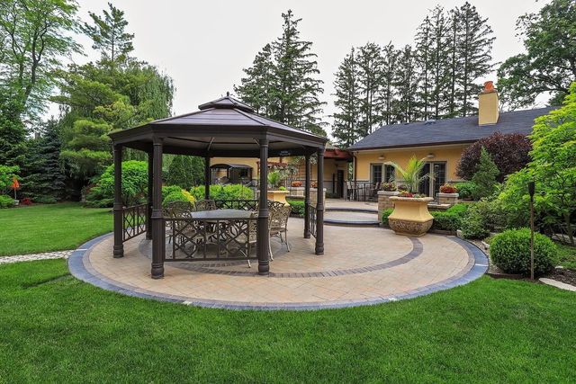 1122 S Estate Lane, Lake Forest, IL 60045