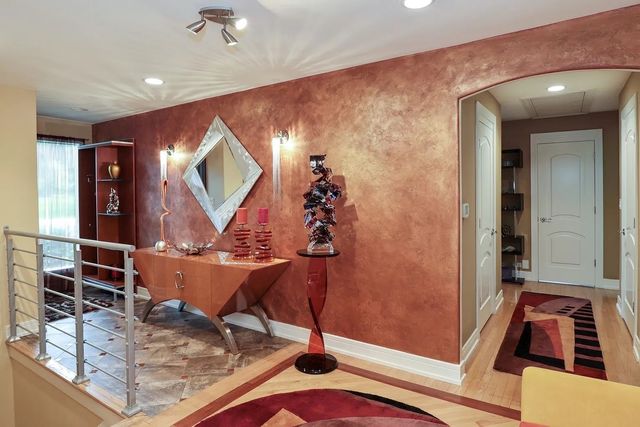 1122 S Estate Lane, Lake Forest, IL 60045