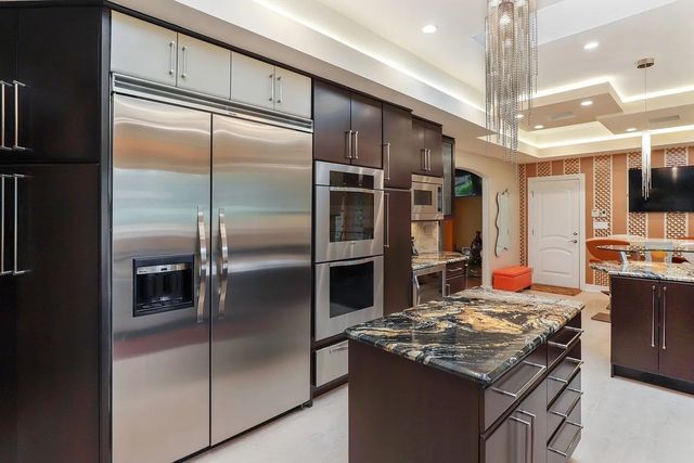 1122 S Estate Lane, Lake Forest, IL 60045