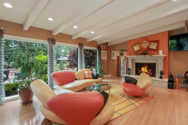 1122 S Estate Lane, Lake Forest, IL 60045