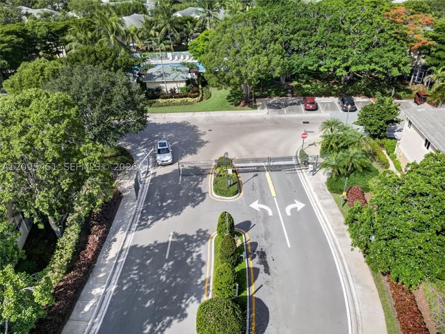 2475 W Cordoba Bnd, Weston, FL 33327