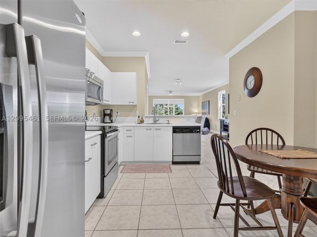 2475 W Cordoba Bnd, Weston, FL 33327