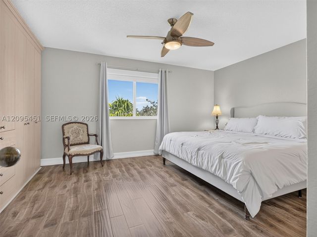 2475 W Cordoba Bnd, Weston, FL 33327