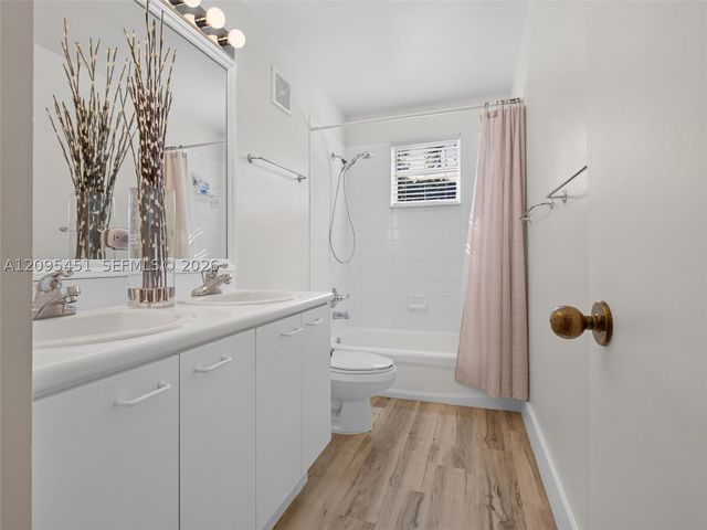 2475 W Cordoba Bnd, Weston, FL 33327