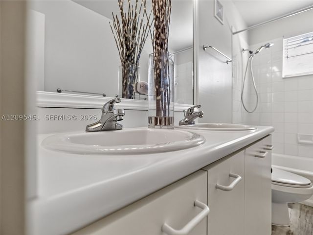 2475 W Cordoba Bnd, Weston, FL 33327