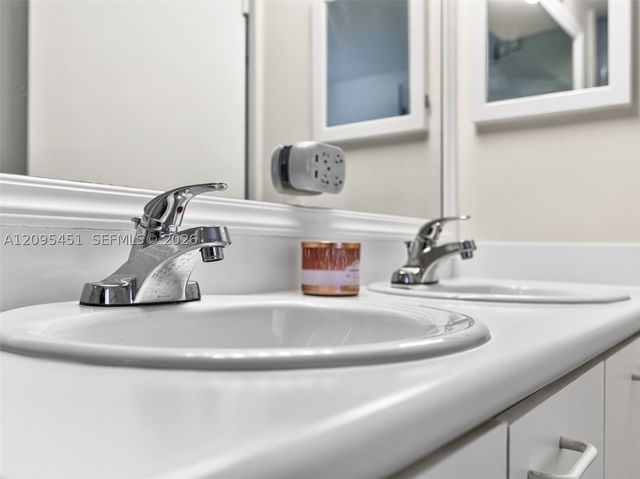 2475 W Cordoba Bnd, Weston, FL 33327