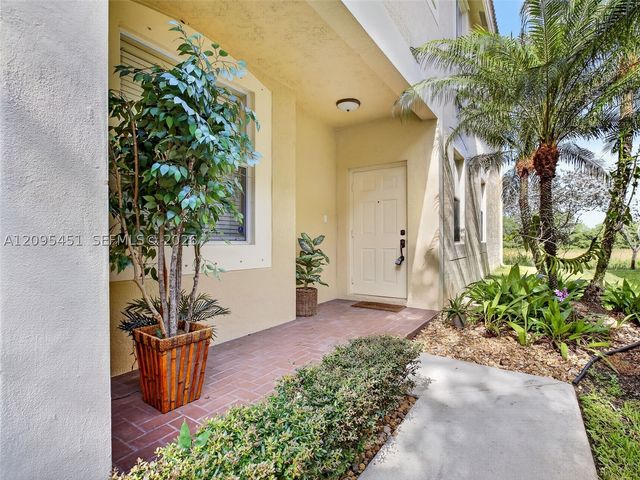 2475 W Cordoba Bnd, Weston, FL 33327