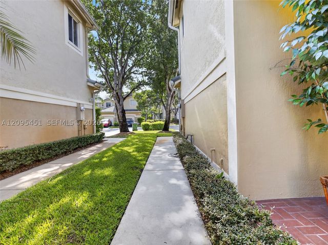 2475 W Cordoba Bnd, Weston, FL 33327