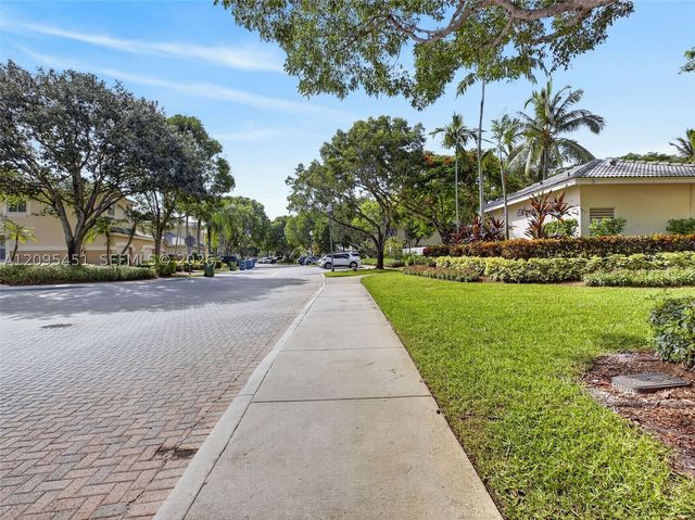 2475 W Cordoba Bnd, Weston, FL 33327