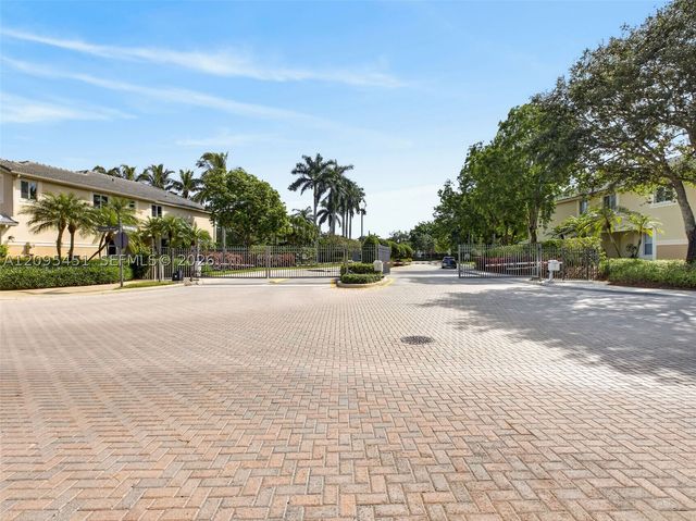 2475 W Cordoba Bnd, Weston, FL 33327