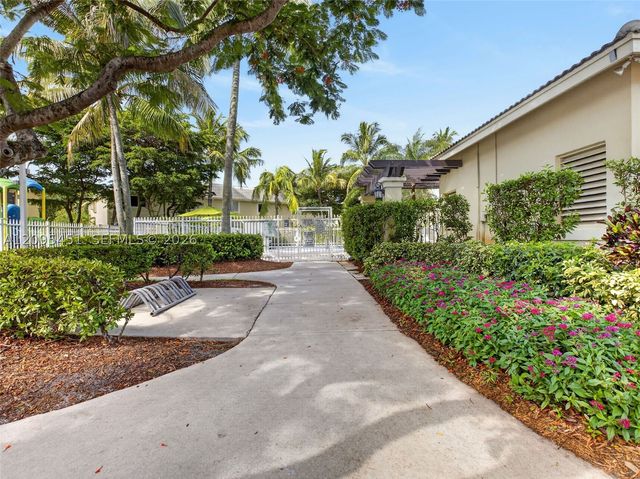 2475 W Cordoba Bnd, Weston, FL 33327