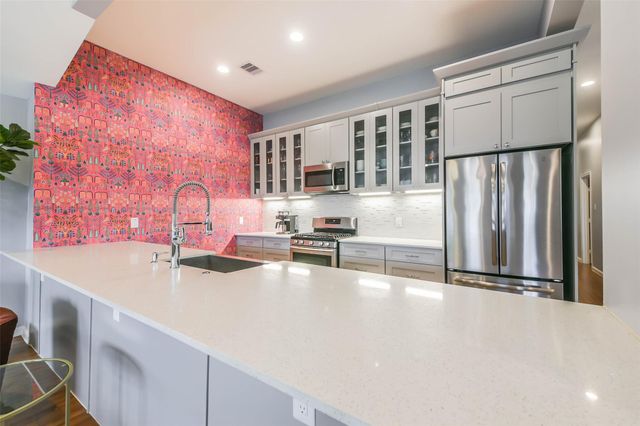 213 N Hutcheson Street, Houston, TX 77003