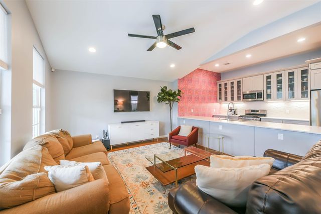 213 N Hutcheson Street, Houston, TX 77003