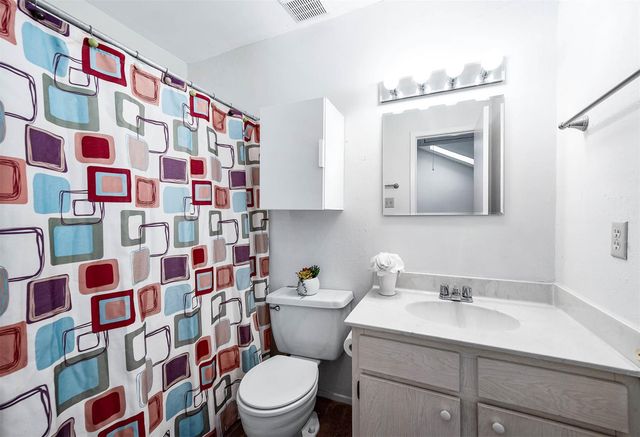 11609 Village Place Drive, Houston, TX 77077