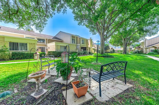 11609 Village Place Drive, Houston, TX 77077