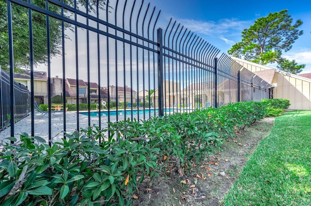 11609 Village Place Drive, Houston, TX 77077