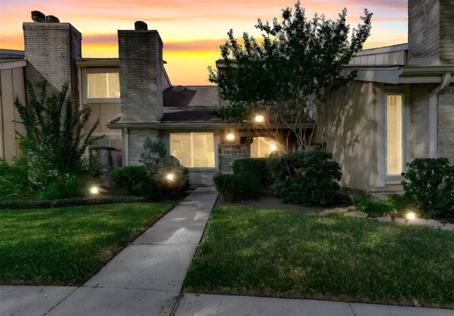 11609 Village Place Drive, Houston, TX 77077