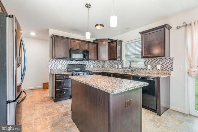 15 LONG BEND DR, Carlisle, PA 17015