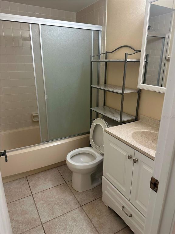 Image 15 of property listing at 3245 CANDLE RIDGE DRIVE 203, Orlando, FL 32822