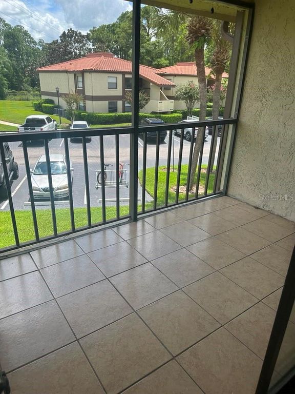 Image 19 of property listing at 3245 CANDLE RIDGE DRIVE 203, Orlando, FL 32822