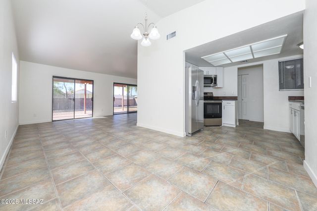 10140 E Karen Place, Tucson, AZ 85748