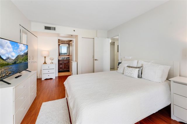 540 Brickell Key Dr 1422, Miami, FL 33131