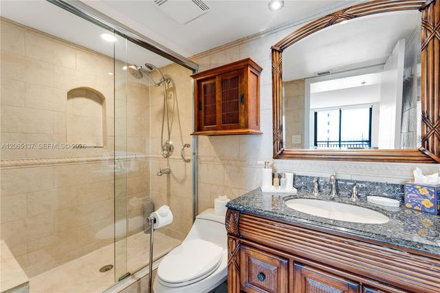 540 Brickell Key Dr 1422, Miami, FL 33131