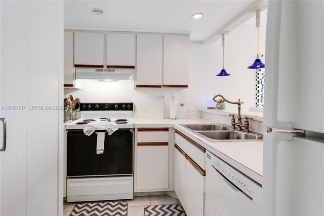 540 Brickell Key Dr 1422, Miami, FL 33131