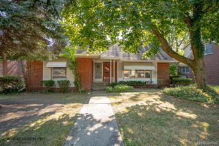 19984 Fairway Drive, Grosse Pointe Woods, MI 48236
