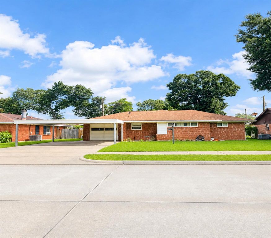 317 Richmond Street, Angleton, TX 77515