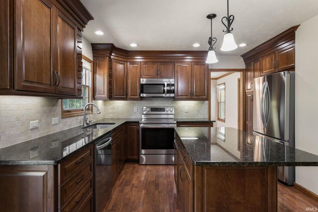 10460 Covey Court, Granger, IN 46530
