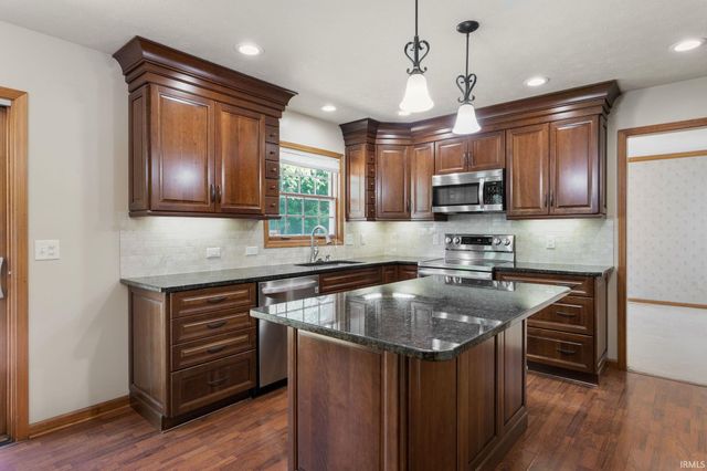 10460 Covey Court, Granger, IN 46530
