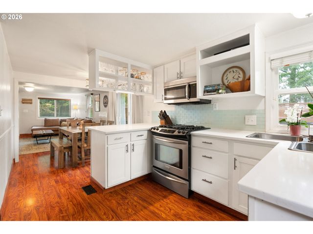 5325 Sw ARNOLD St, Portland, OR 97219